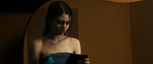 India Eisley sexy - Kite