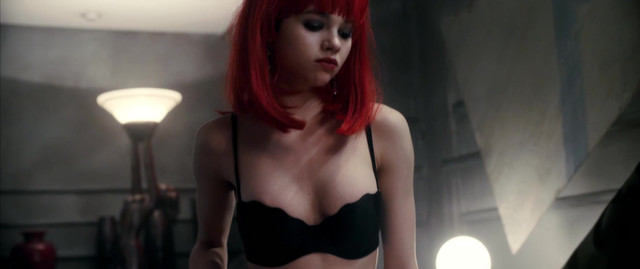 India Eisley sexy - Kite