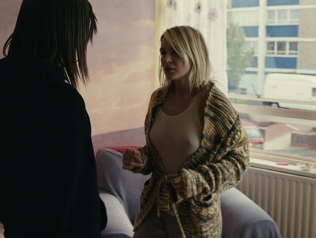 Kierston Wareing nude, Katie Jarvis sexy - Fish Tank (2009)