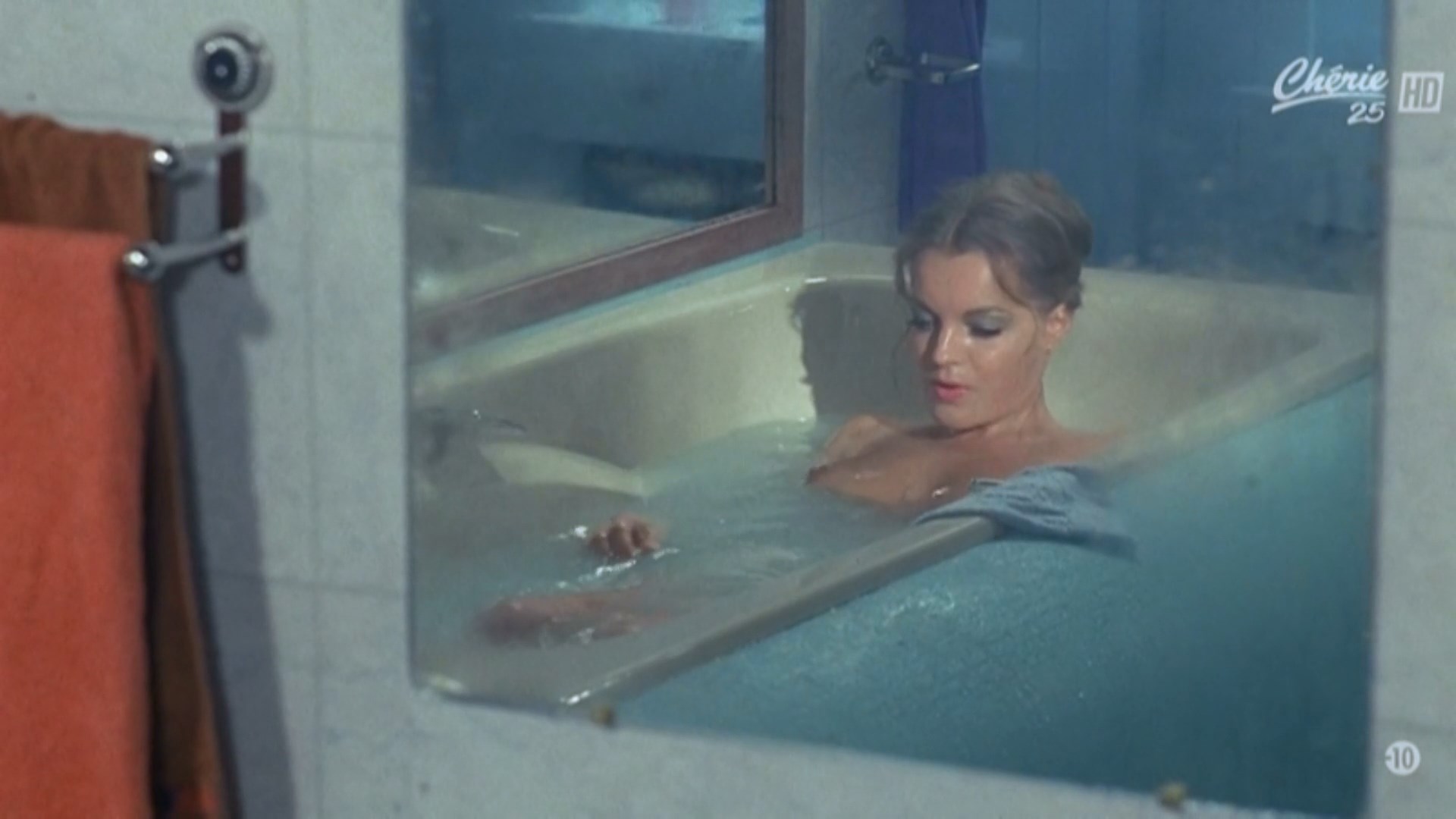 Romy Schneider nude - Max et les ferrailleurs (1971)