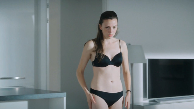 Gaite Jansen nude - De 12 Van Oldenheim s01e02-03 (2018)