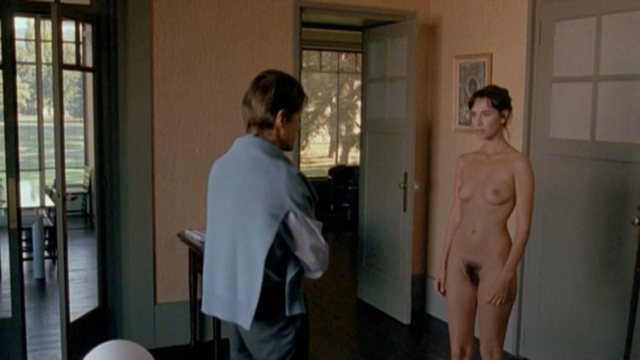 Mathilda May nude - Toutes peines confondues (1992)