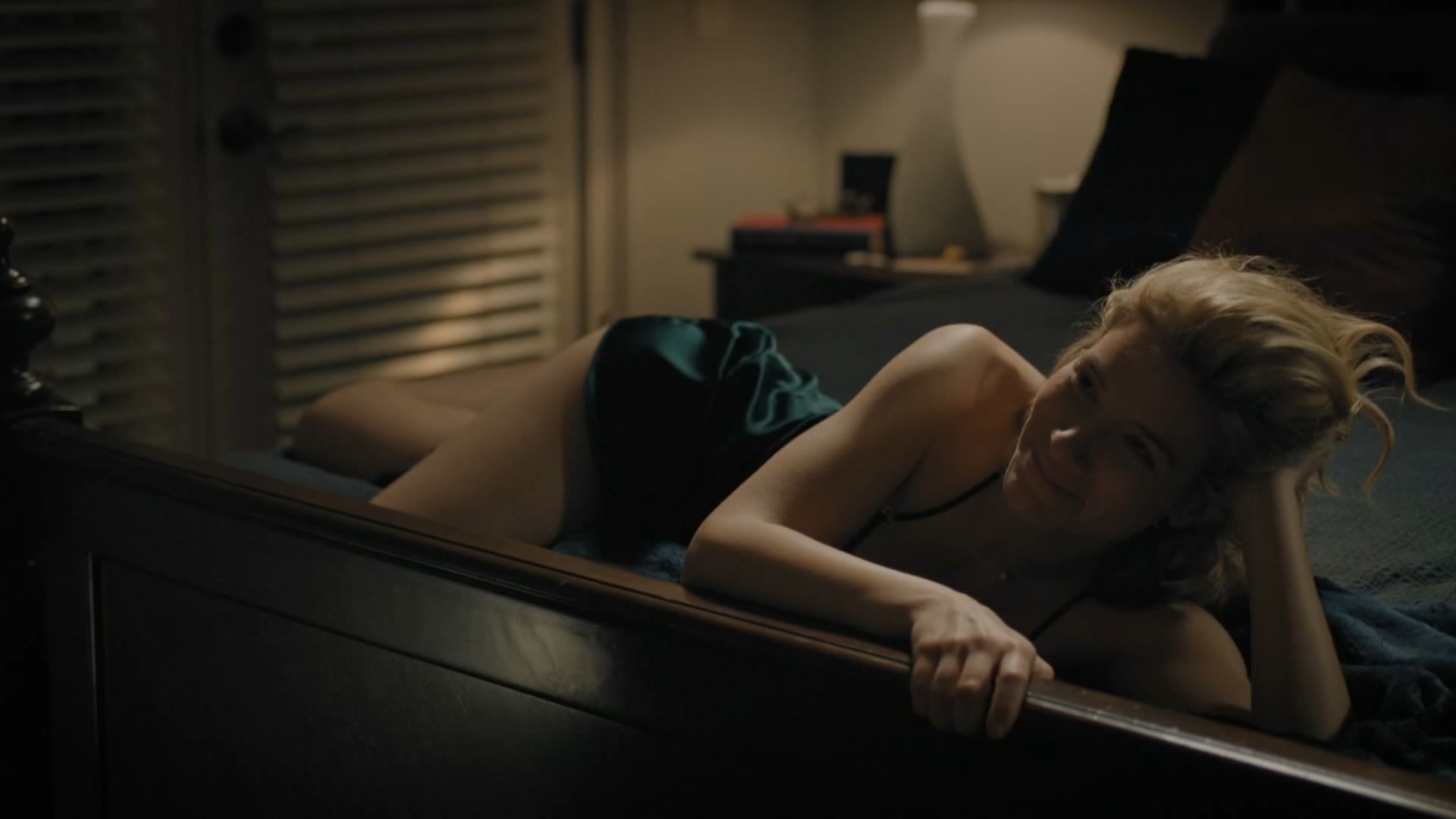 Tessa Ferrer sexy - Mr.Mercedes s02e01 (2018)