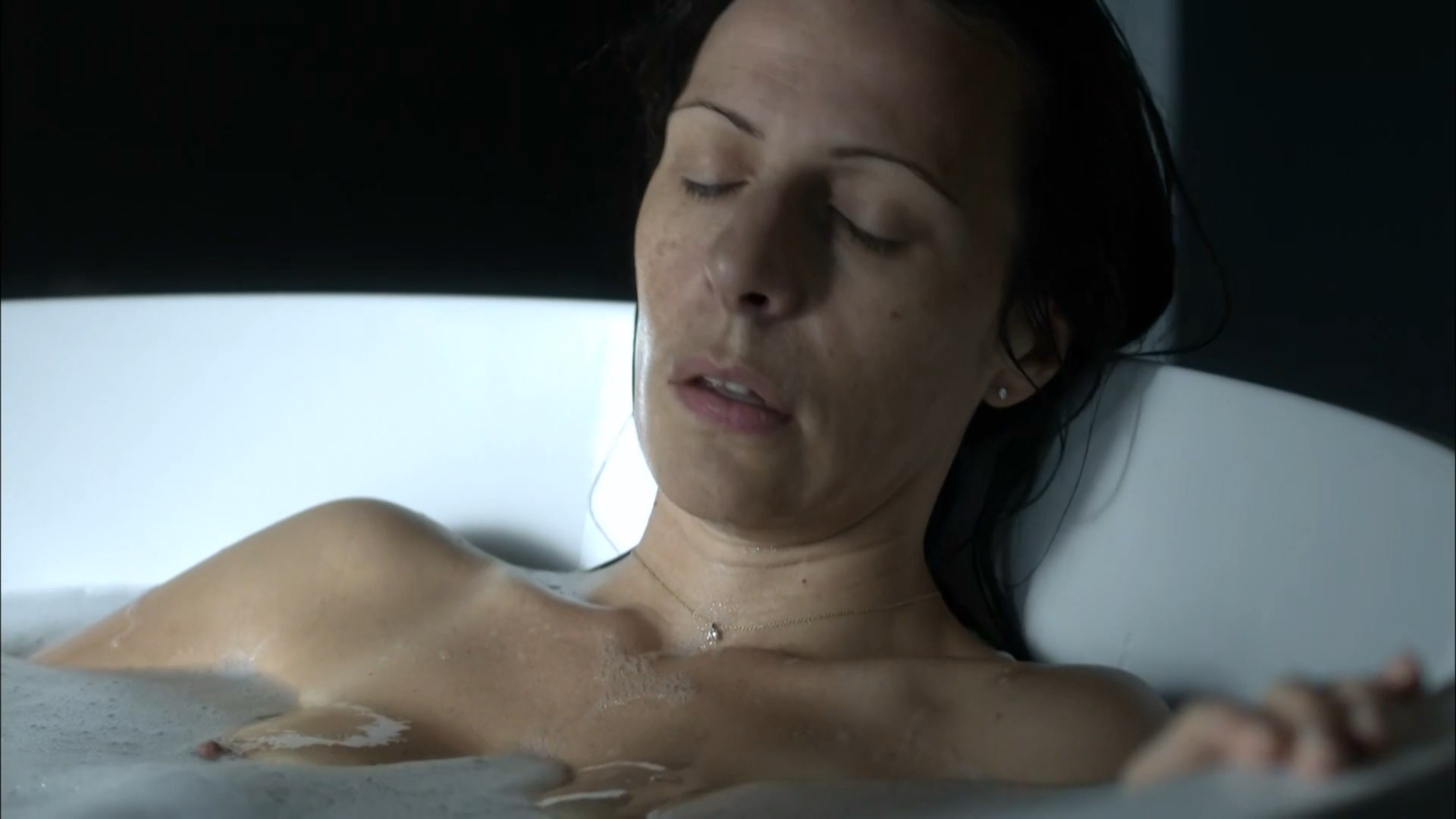 Carine Bouquillon nude - Les temoins s01e05 (2015)