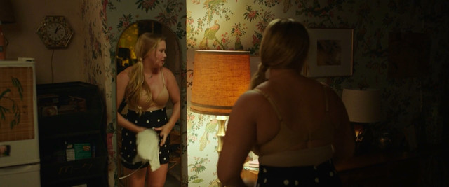 Amy Schumer sexy - I Feel Pretty (2018)