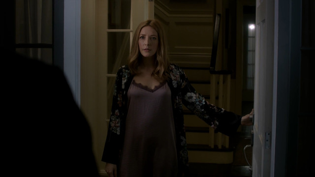 Jennifer Finnigan sexy - Salvation s02e12 (2018)