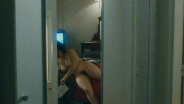 Arsinee Khanjian nude - Irma Vep (1996)