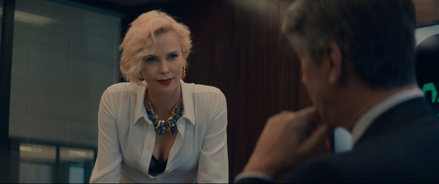 Charlize Theron sexy - Gringo (2018)