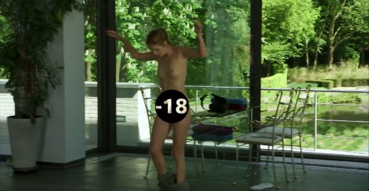 Laurence Arne nude - Moi, Michel G., milliardaire, maitre du monde (2011)