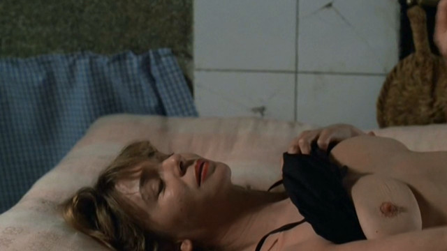 Victoria Abril nude - Los jinetes del alba  s01e03 (1990)