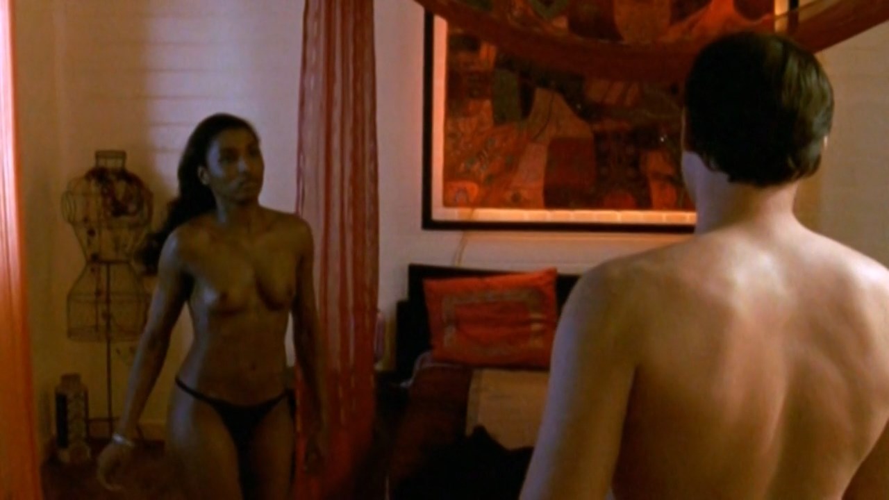 Sara Martins nude - Les Secrets Du Volcan s01e03 (2006)