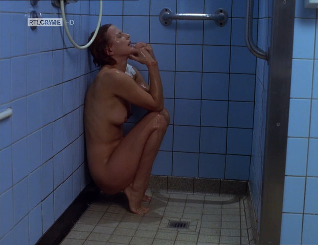 Sylvia Haider nude - Doppelter Einsatz s04e03 (1997)