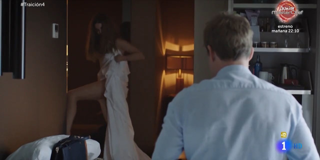 Manuela Velasco nude - Traicion s01e04 (2017)