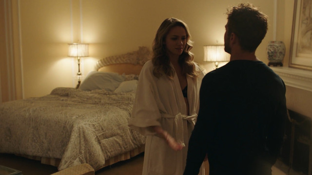 Shantel VanSanten sexy - Shooter s02e01 (2017)