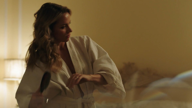 Shantel VanSanten sexy - Shooter s02e01 (2017)