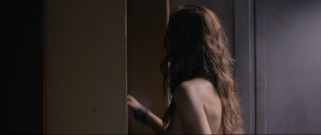 Sophie Skelton sexy - Day of the Dead Bloodline (2018)