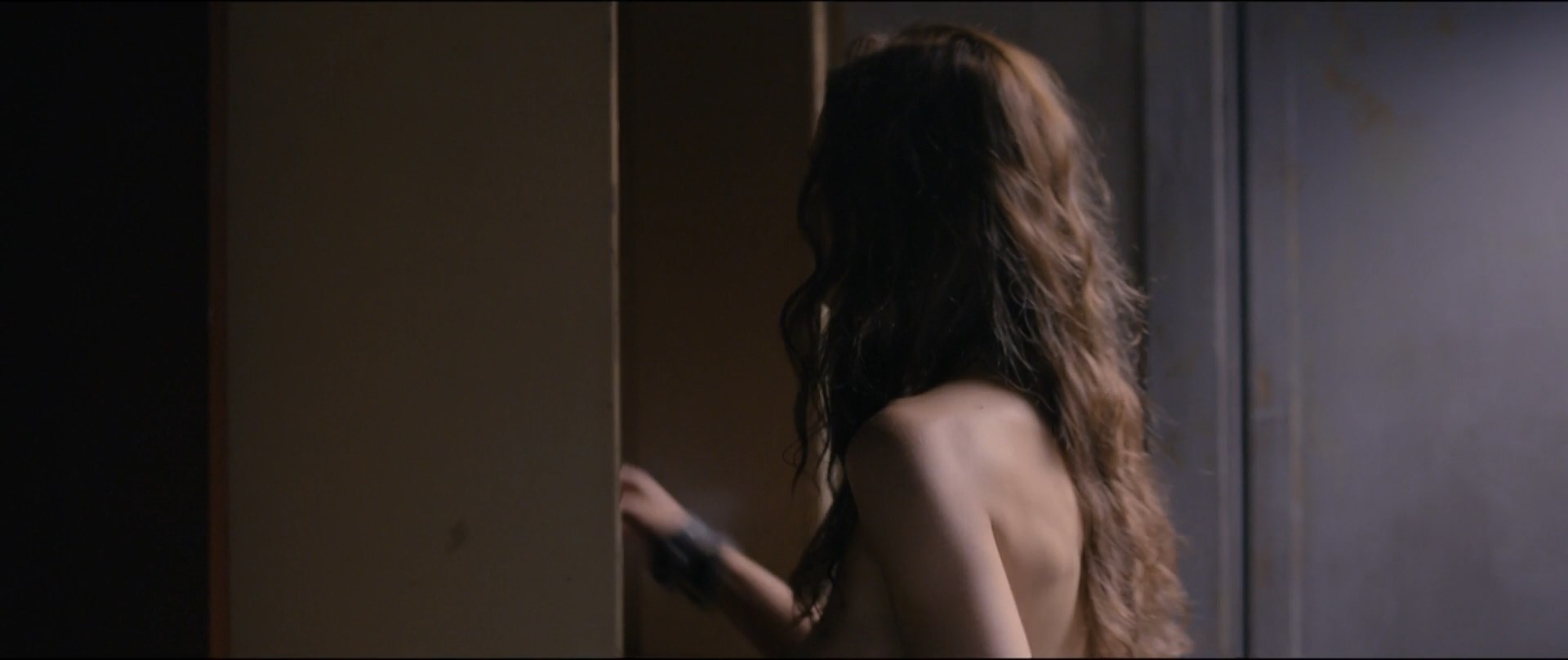 Sophie Skelton sexy - Day of the Dead Bloodline (2018)