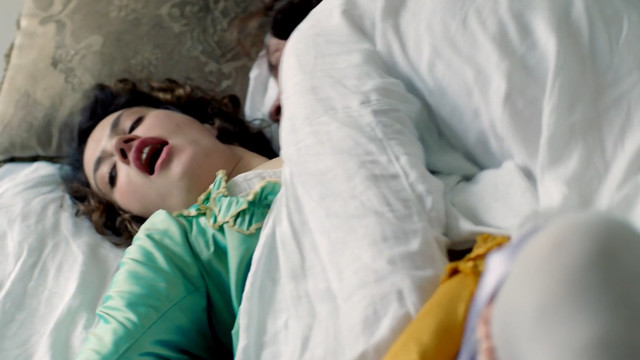 Jessica Brown Findlay sexy – Harlots s01e01 (2017)