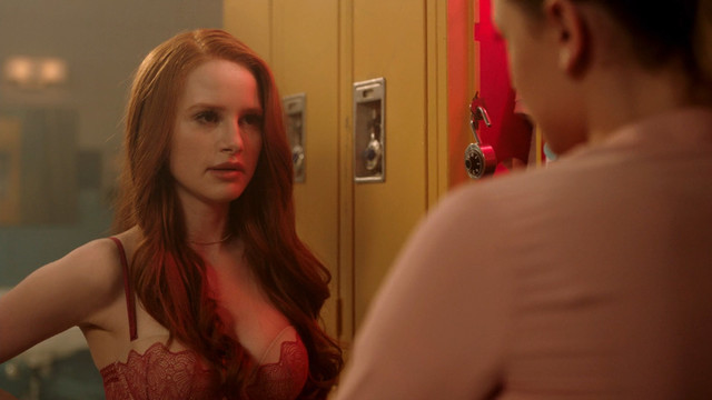 Madelaine Petsch sexy - Riverdale s02e02 (2017)