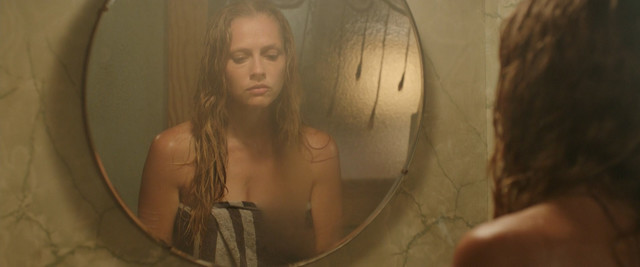 Teresa Palmer sexy – Lights Out (2016)