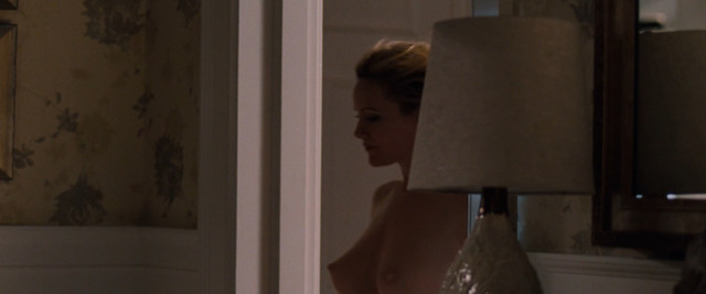 Leslie Mann nude – The Change-Up (2011)