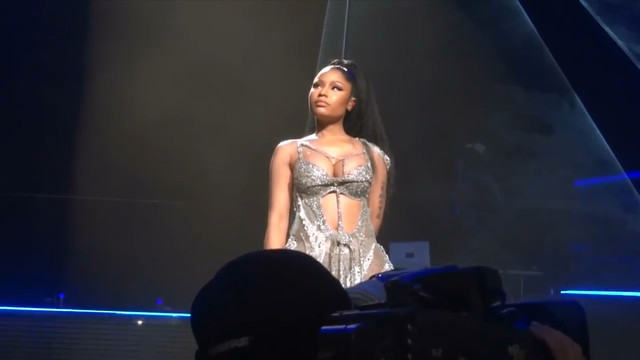 Nicki Minaj sexy – Vancouver Live (2015)