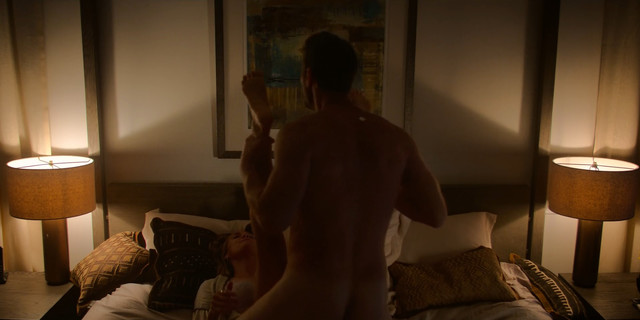 Erinn Hayes sexy - Huge in France s01e03-04-07 (2019)