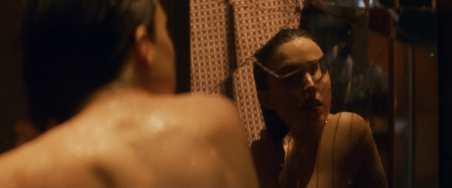 Margaret Qualley sexy -  IO (2019)