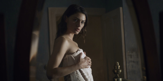 Phoebe Tonkin nude - Bloom s01e02-04 (2019)