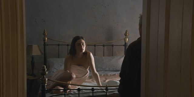 Phoebe Tonkin nude - Bloom s01e02-04 (2019)