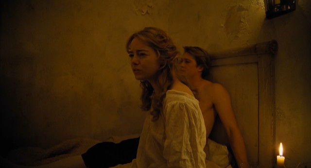 Emma Stone nude - The Favourite (2018)