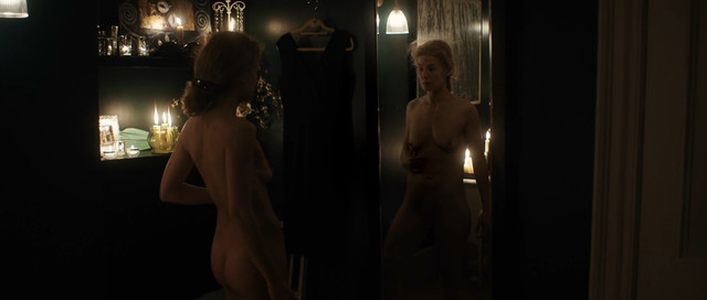 Rosamund Pike nude - A Private War (2018)