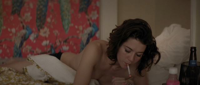 Mary Elizabeth Winstead nude - All About Nina (2018)