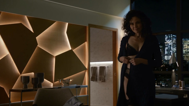 Reiko Aylesworth sexy - Bull s03e13 (2018)