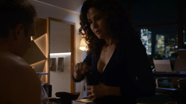 Reiko Aylesworth sexy - Bull s03e13 (2018)