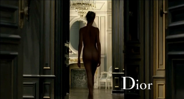 Charlize Theron nude - Anuncio J'adore- Dior Perfume Commercial (2011)