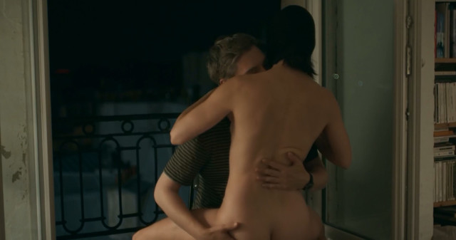 Jennifer Decker nude - Un beau voyou (2018)