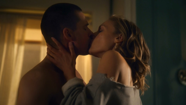 Michaela McManus sexy - The Village s01e05 (2019)