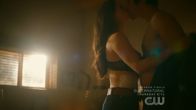 Jeanine Mason sexy - Roswell New Mexico S01e13 (2019)