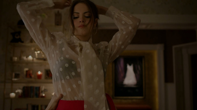 Elizabeth Gillies sexy - Dynasty s02e21 (2018)