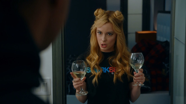 Gillian Jacobs sexy - Angie Tribeca s04e03 (2019)