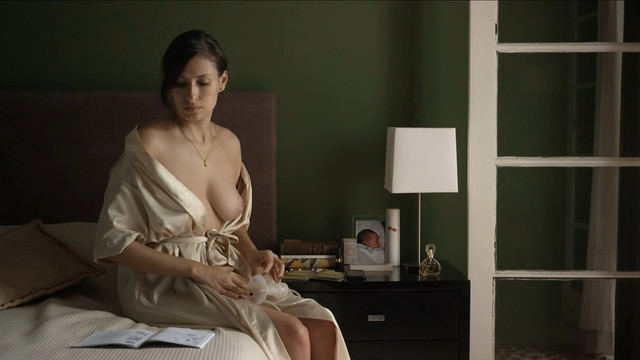 Fernanda Chicolet nude - Colostro (2013)