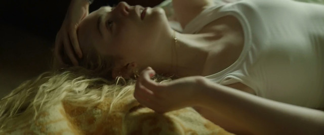 Elle Fanning sexy - Teen Spirit (2018)