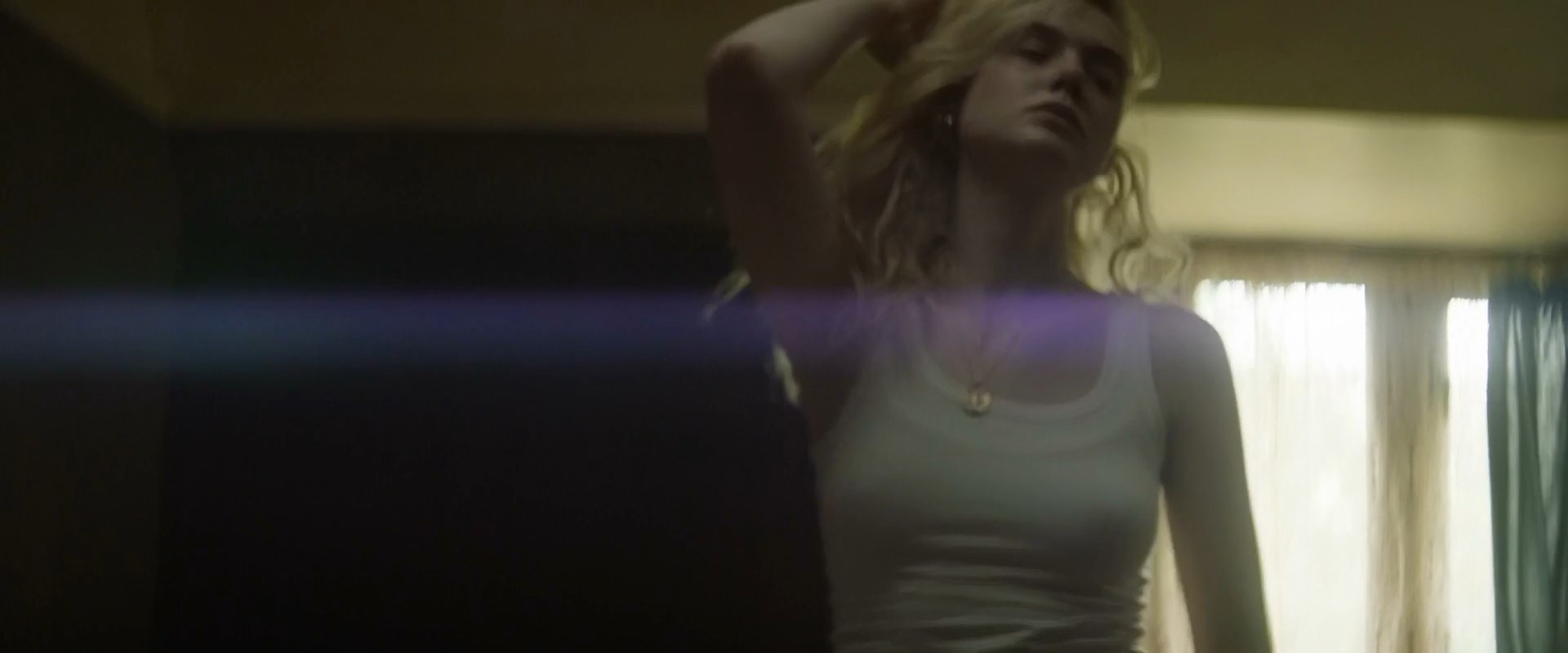 Elle Fanning sexy - Teen Spirit (2018)