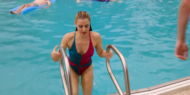 Cara Buono sexy - Stranger Things s03e01 (2019)