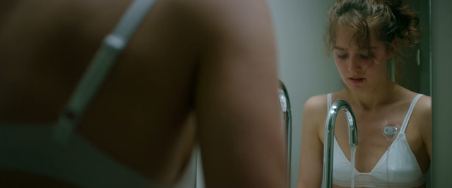 Haley Lu Richardson sexy - Five Feet Apart (2019)