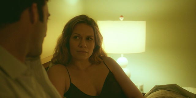 Bethany Joy Lenz sexy - Pearson s01e05 (2019)