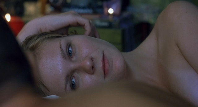 Kirsten Dunst sexy - CrazyBeautiful (2001)