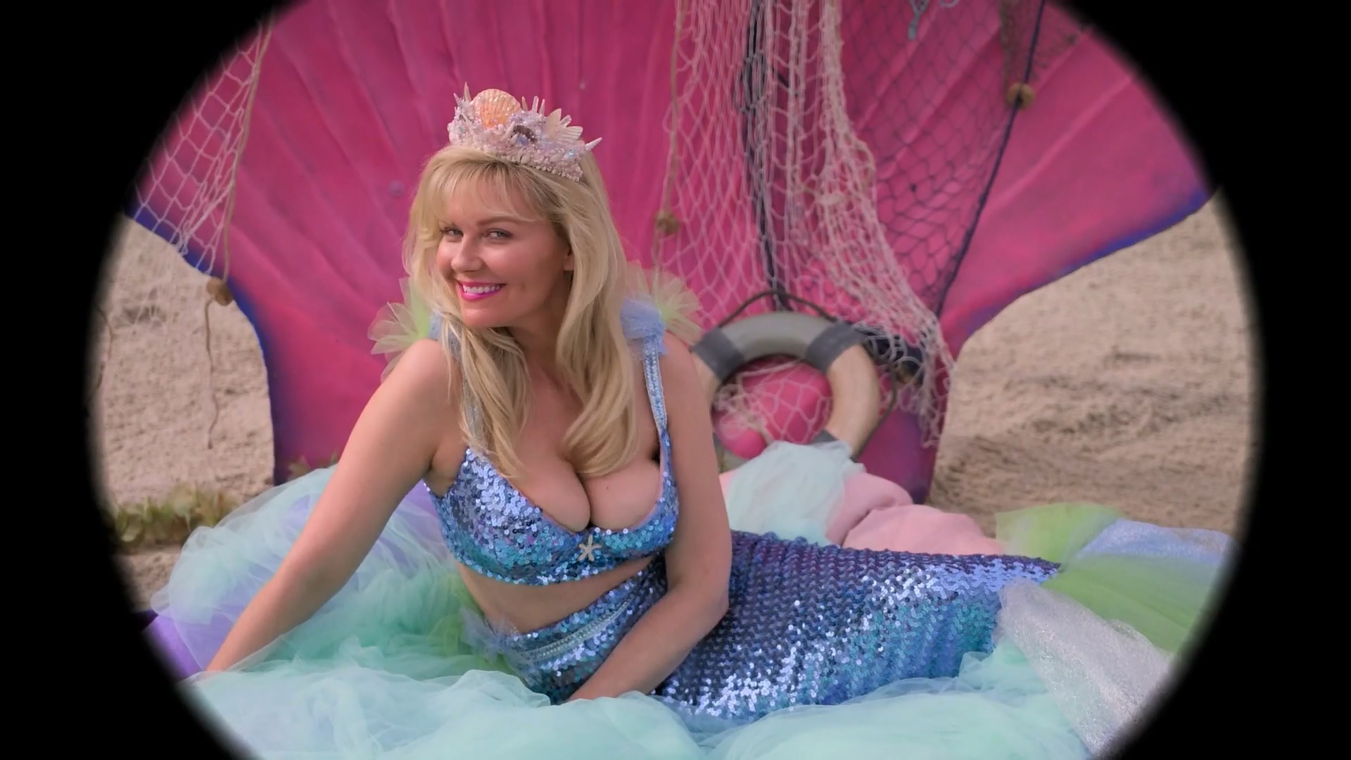 Kirsten Dunst sexy - On Becoming a God in Central Florida s01e07 (2019)