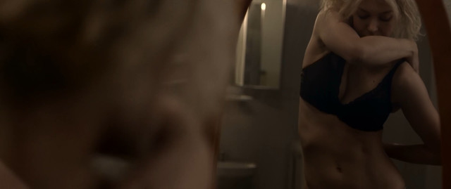 Penelope Mitchell sexy - Gnaw (2017)